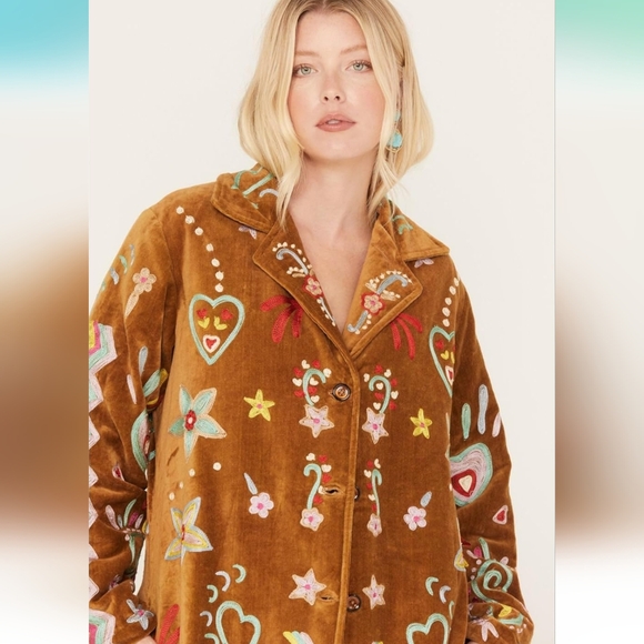 Adorable Embroidered Velvet Coat - Picture 4 of 7